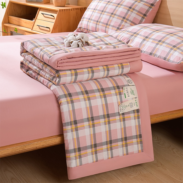 91家纺网 家纺一手货源 找家纺 绒宴家纺 2026新款水洗棉新疆棉花夏被格子款夏凉被空调被 简兮-粉