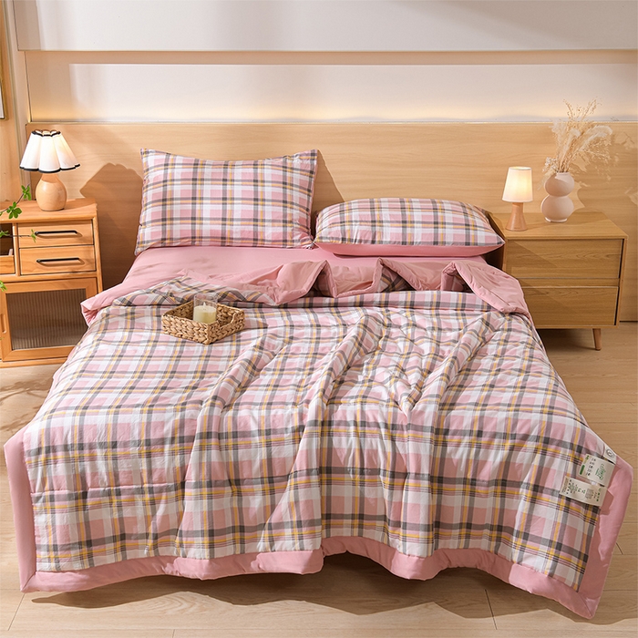 91家纺网 家纺一手货源 找家纺 绒宴家纺 2026新款水洗棉新疆棉花夏被格子款夏凉被空调被 简兮-粉