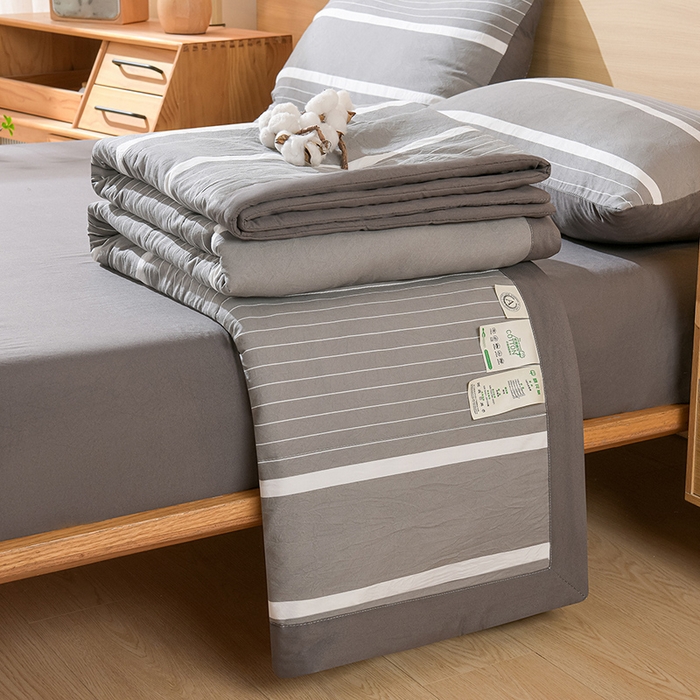 91家纺网 家纺一手货源 找家纺 绒宴家纺 2026新款水洗棉新疆棉花夏被格子款夏凉被空调被 双线条-灰