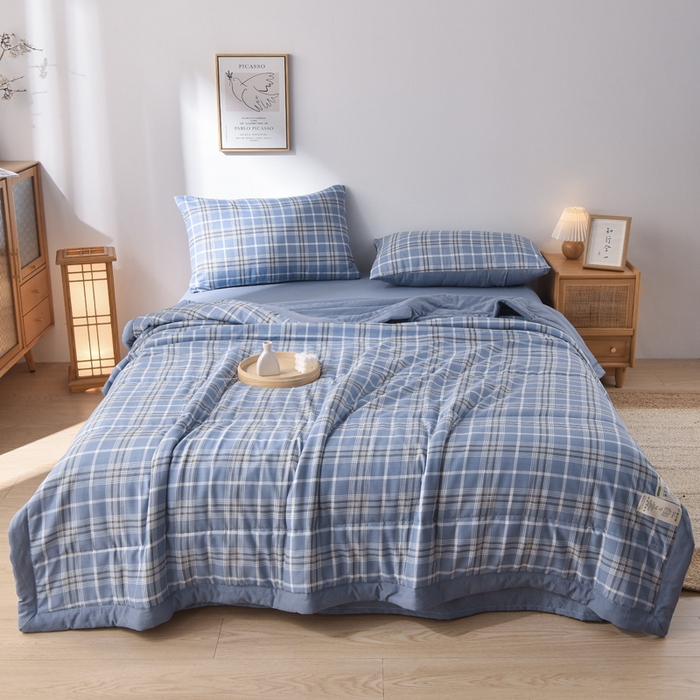 91家纺网 家纺一手货源 找家纺 绒宴家纺 2026新款水洗棉新疆棉花夏被格子款夏凉被空调被 乔南-蓝