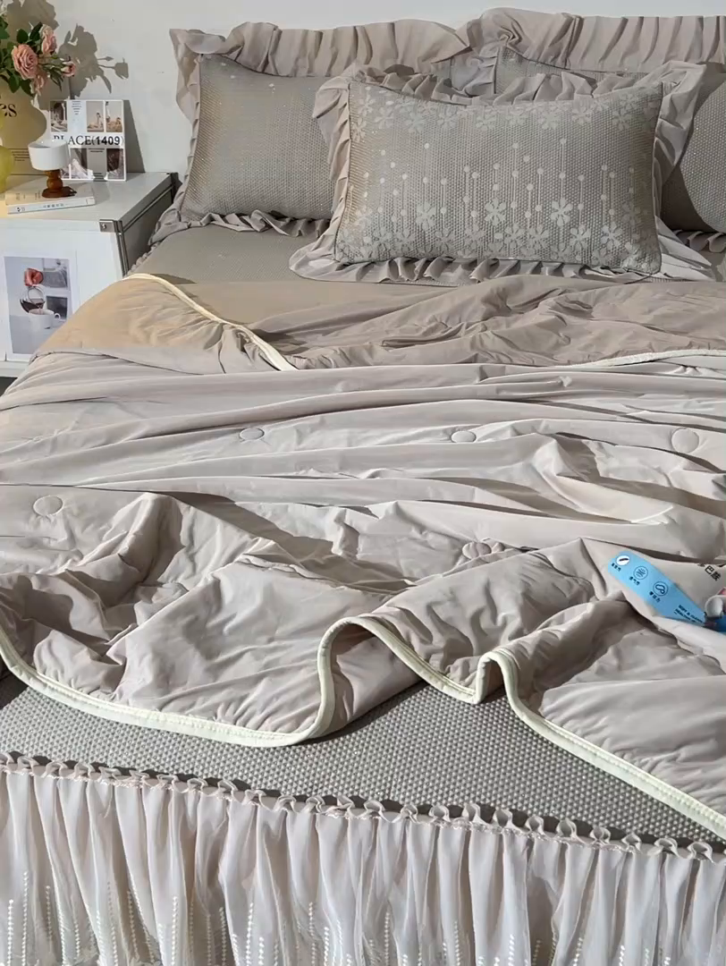 91家纺网 家纺一手货源 找家纺 （总）铠畅家纺 2026新款凉感豆豆床裙三件套--幸运草