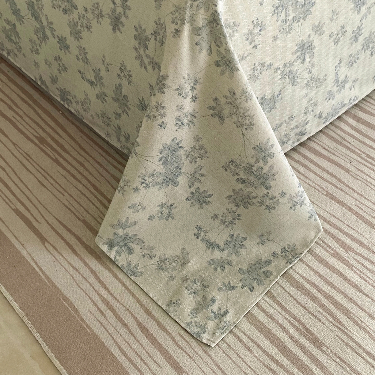 91家纺网 家纺一手货源 找家纺 首爱家纺 2026新款亚麻老粗布印花床单 青岚