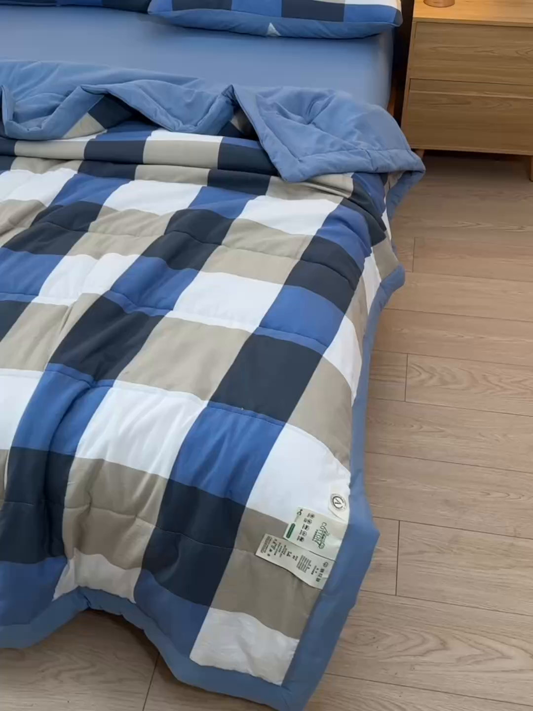 91家纺网 家纺一手货源 找家纺 绒宴家纺 2026新款水洗棉新疆棉花夏被格子款夏凉被空调被 烟灰大格