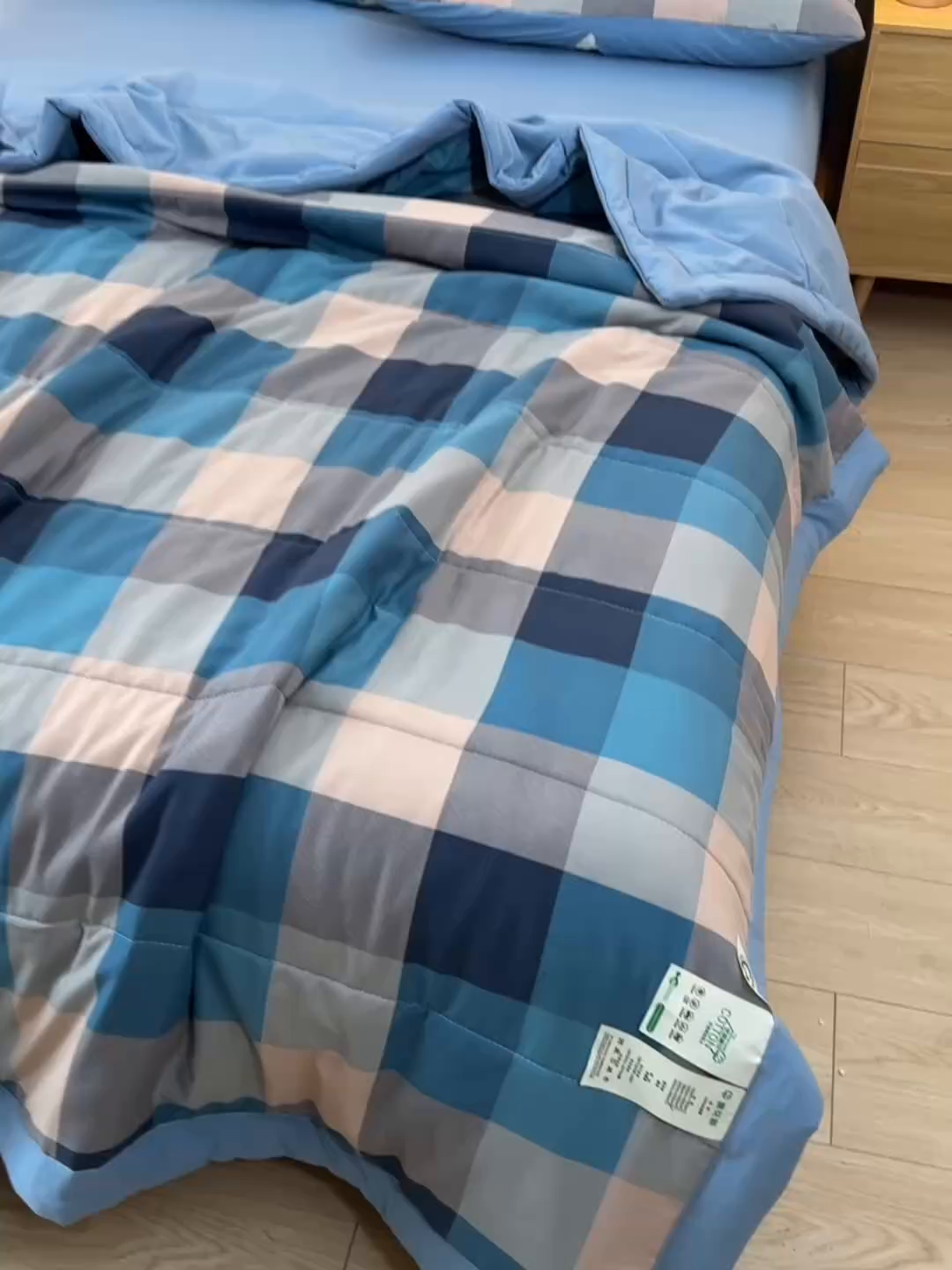 91家纺网 家纺一手货源 找家纺 绒宴家纺 2026新款水洗棉新疆棉花夏被格子款夏凉被空调被 云彩-蓝
