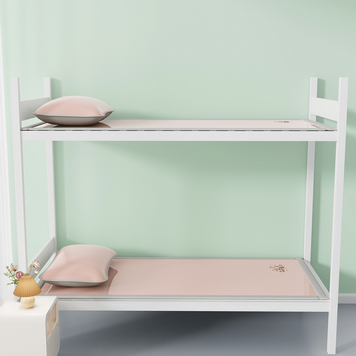 91家纺网 家纺一手货源 找家纺 奇丝雅 2026新款夏季A类艾草碳光凉席三明治冰丝凉席家用冰丝席可机洗学生宿舍上下铺空调软席三件套-学生床 艾草-粉（三明治网底）