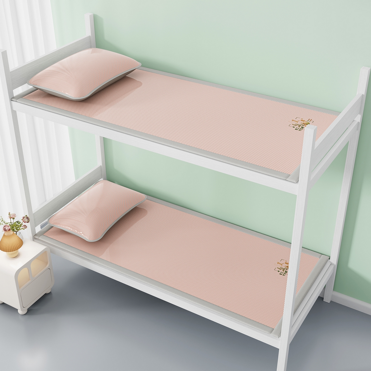 91家纺网 家纺一手货源 找家纺 奇丝雅 2026新款夏季A类艾草碳光凉席三明治冰丝凉席家用冰丝席可机洗学生宿舍上下铺空调软席三件套-学生床 艾草-粉（三明治网底）