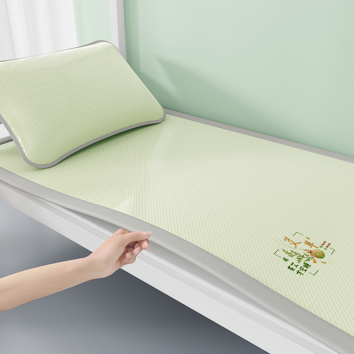 91家纺网 家纺一手货源 找家纺 奇丝雅 2026新款夏季A类艾草碳光凉席三明治冰丝凉席家用冰丝席可机洗学生宿舍上下铺空调软席三件套-学生床 艾草-绿（三明治网底）