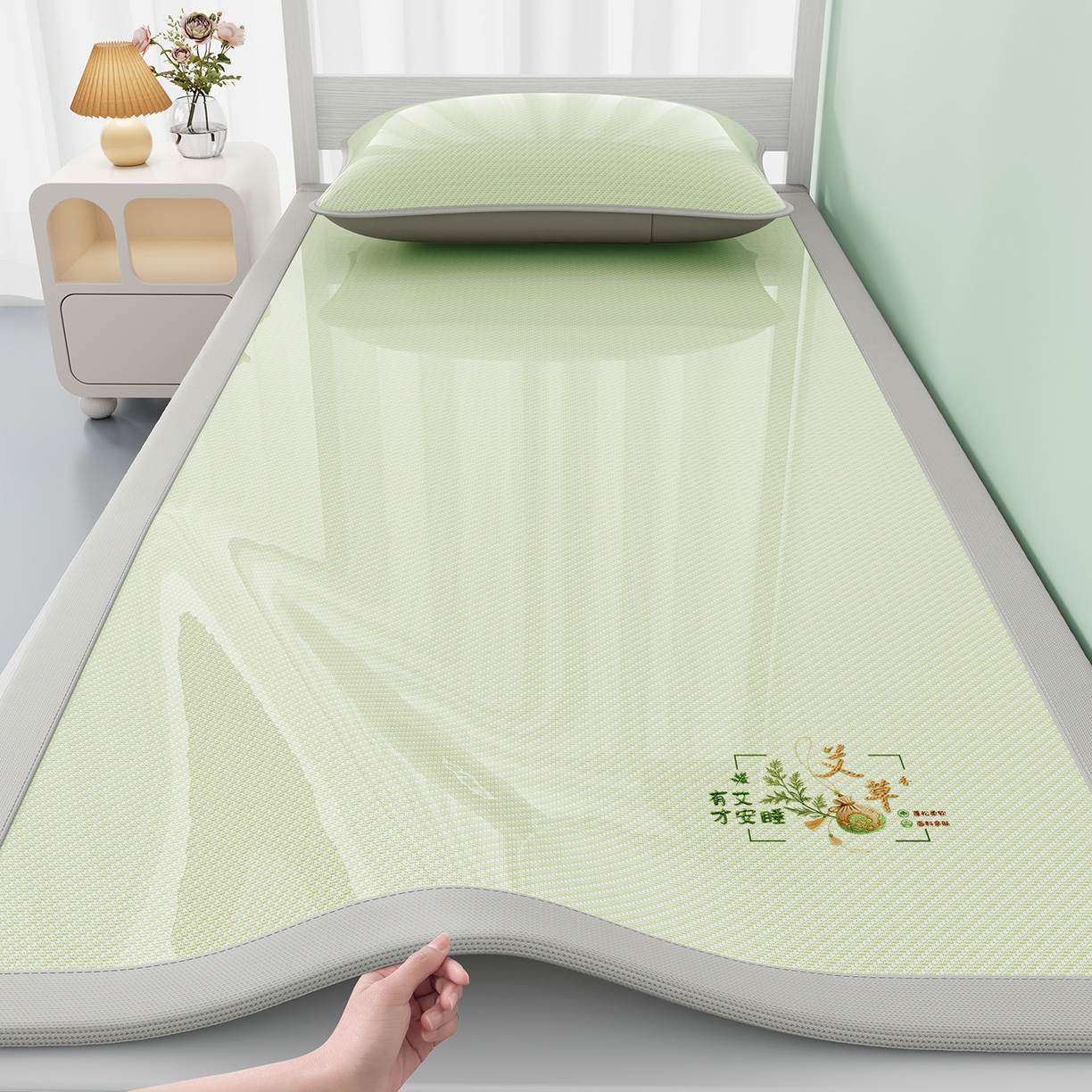 91家纺网 家纺一手货源 找家纺 奇丝雅 2026新款夏季A类艾草碳光凉席三明治冰丝凉席家用冰丝席可机洗学生宿舍上下铺空调软席三件套-学生床 艾草-绿（三明治网底）