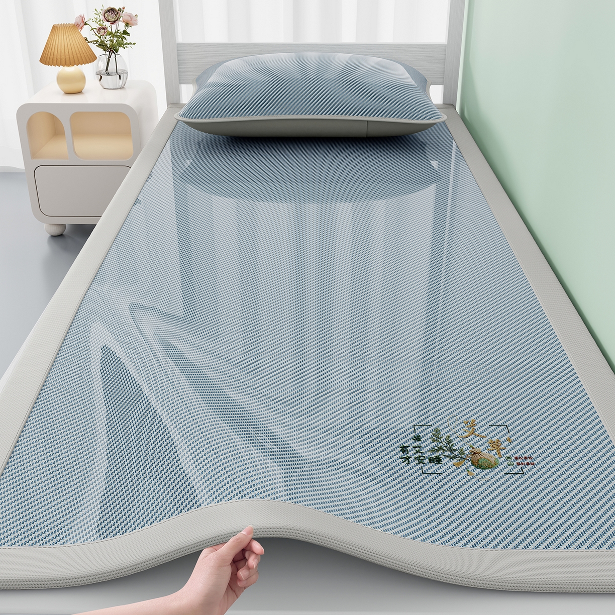 91家纺网 家纺一手货源 找家纺 奇丝雅 2026新款夏季A类艾草碳光凉席三明治冰丝凉席家用冰丝席可机洗学生宿舍上下铺空调软席三件套-学生床 艾草-蓝（三明治网底）