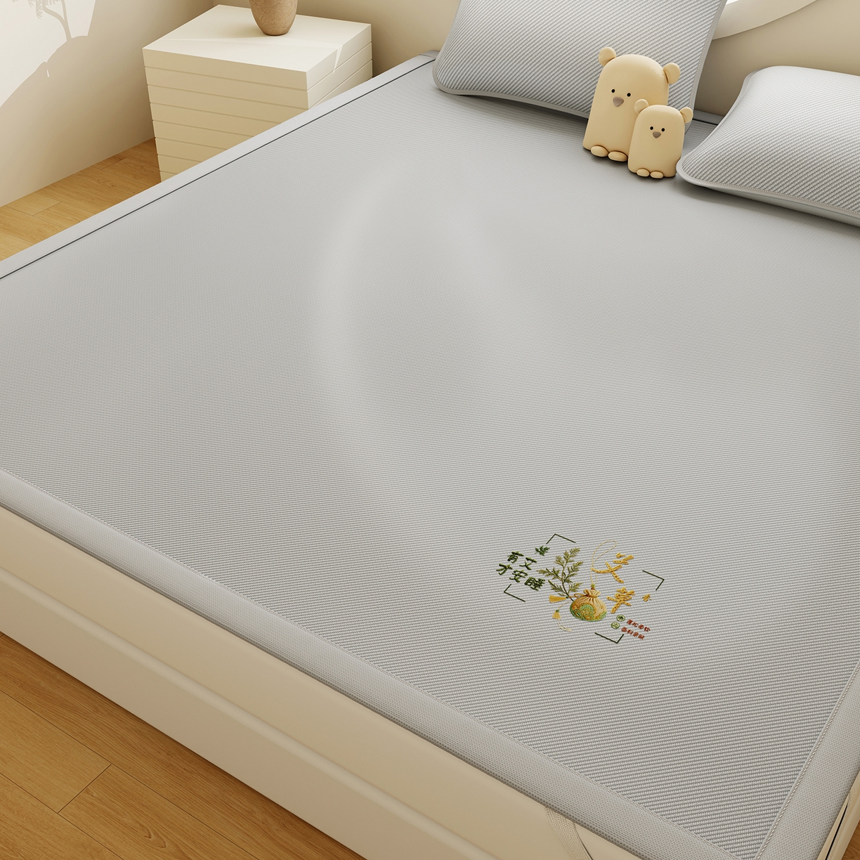 91家纺网 家纺一手货源 找家纺 奇丝雅 2026新款夏季A类艾草碳光凉席三明治冰丝凉席家用冰丝席可机洗学生宿舍上下铺空调软席三件套-大床 艾草-灰（三明治网底）