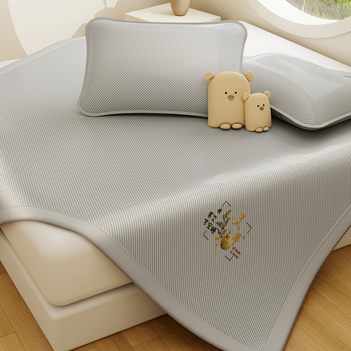 91家纺网 家纺一手货源 找家纺 奇丝雅 2026新款夏季A类艾草碳光凉席三明治冰丝凉席家用冰丝席可机洗学生宿舍上下铺空调软席三件套-大床 艾草-灰（三明治网底）