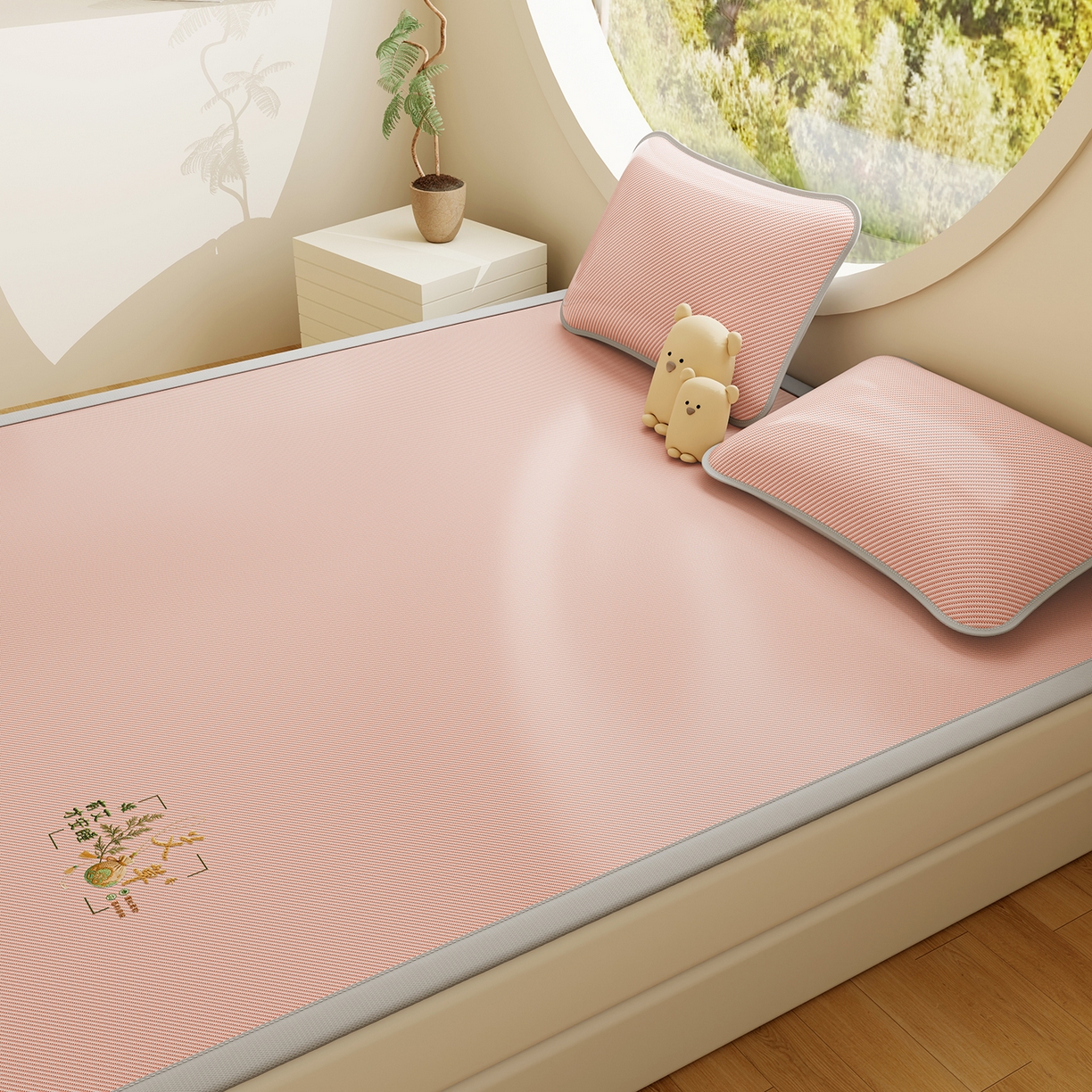 91家纺网 家纺一手货源 找家纺 奇丝雅 2026新款夏季A类艾草碳光凉席三明治冰丝凉席家用冰丝席可机洗学生宿舍上下铺空调软席三件套-大床 艾草-粉（三明治网底）