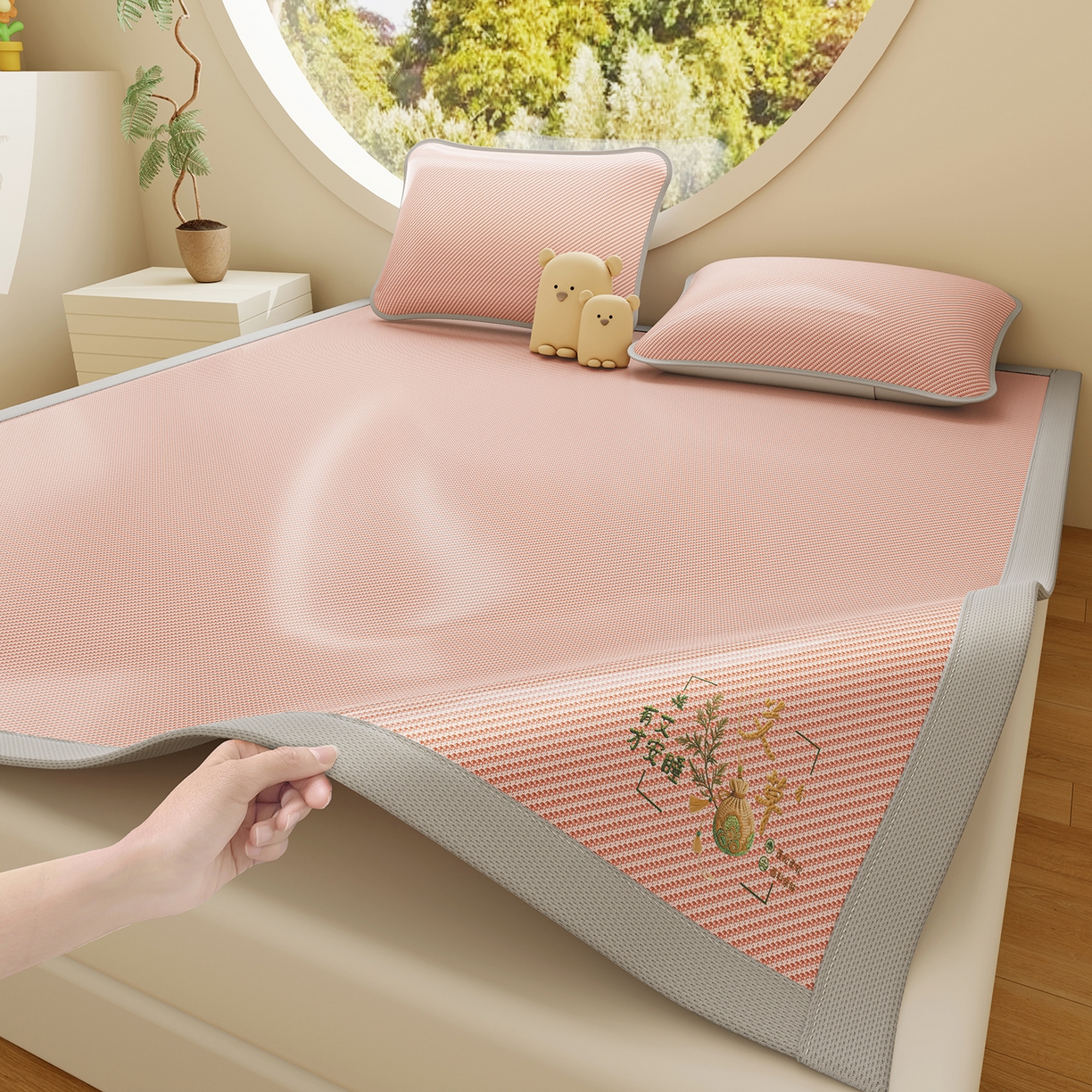 91家纺网 家纺一手货源 找家纺 奇丝雅 2026新款夏季A类艾草碳光凉席三明治冰丝凉席家用冰丝席可机洗学生宿舍上下铺空调软席三件套-大床 艾草-粉（三明治网底）