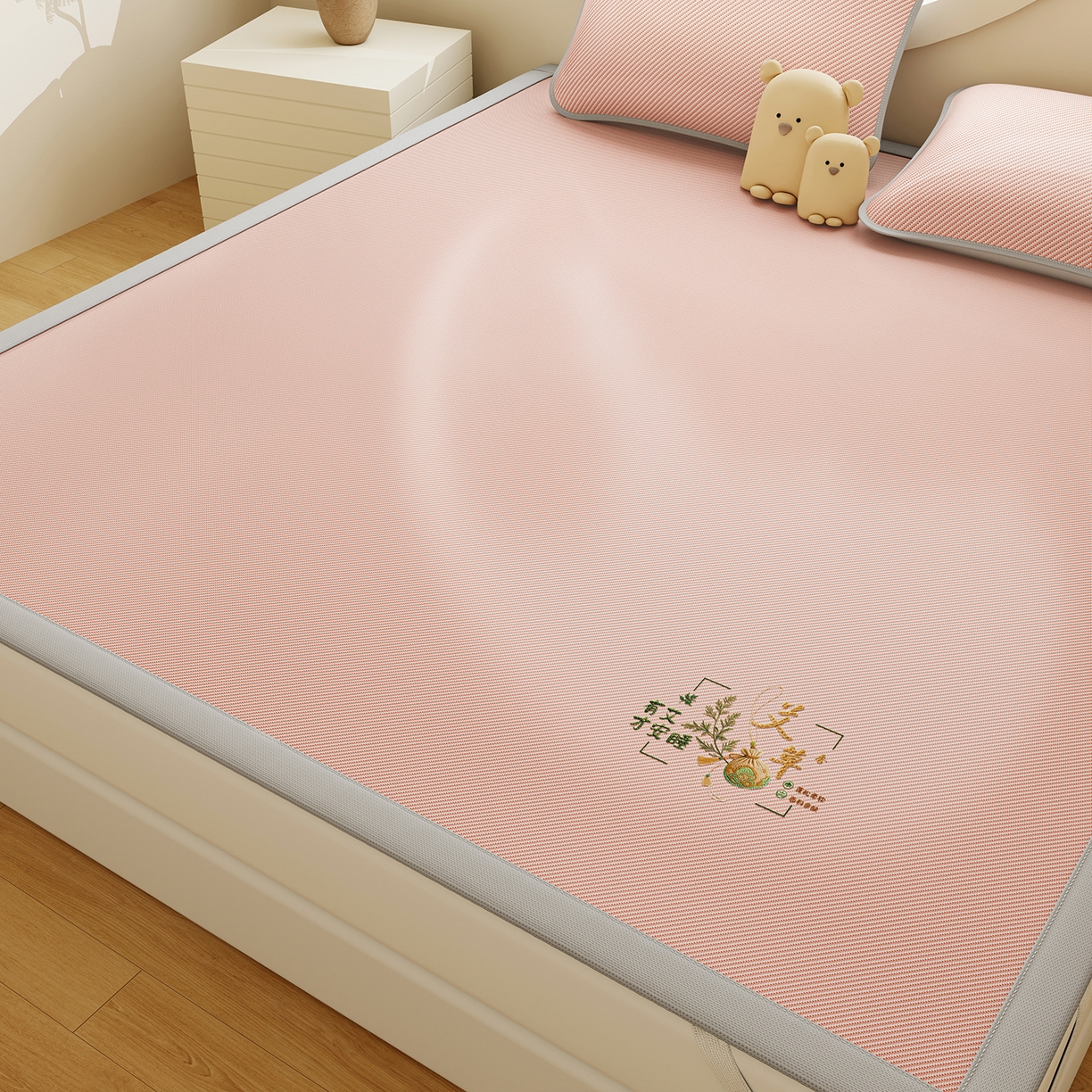 91家纺网 家纺一手货源 找家纺 奇丝雅 2026新款夏季A类艾草碳光凉席三明治冰丝凉席家用冰丝席可机洗学生宿舍上下铺空调软席三件套-大床 艾草-粉（三明治网底）