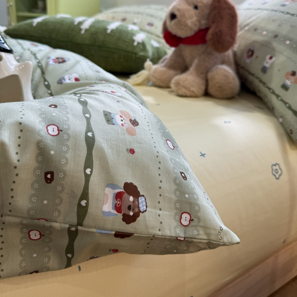 91家纺网 家纺一手货源 找家纺 呗旺鹿 2026新款全棉纯棉40支13070卡通印花四件套-第二波 苹果小狗奶黄