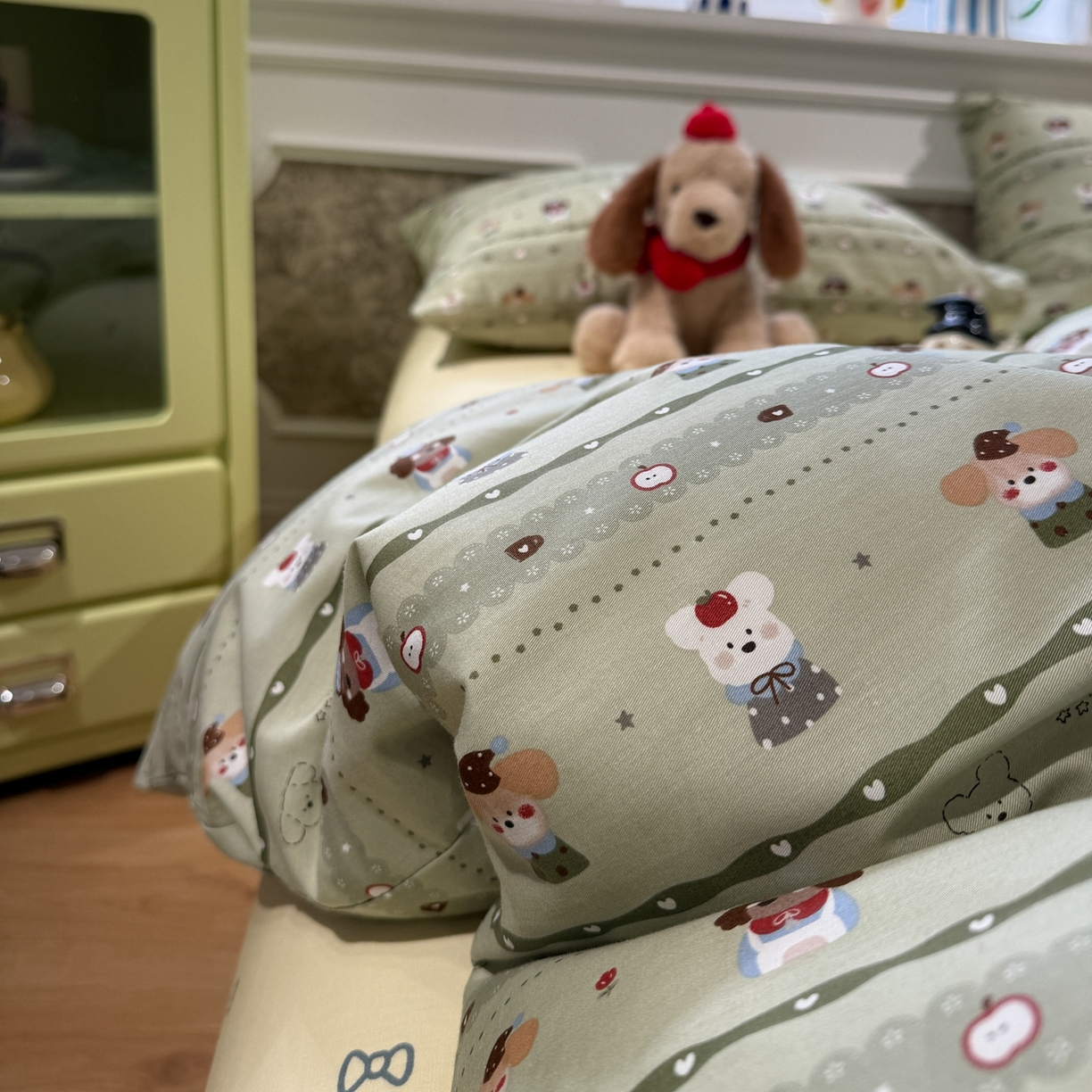 91家纺网 家纺一手货源 找家纺 呗旺鹿 2026新款全棉纯棉40支13070卡通印花四件套-第二波 苹果小狗奶黄