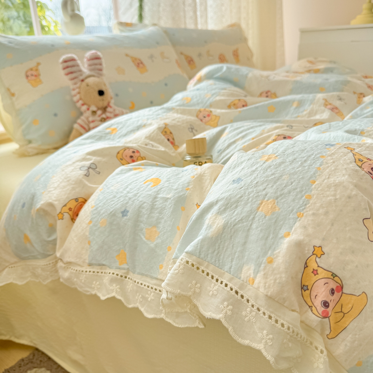 91家纺网 家纺一手货源 找家纺 寻米 2026新款全棉镂空花边云感双层纱四件套 晚安小宝