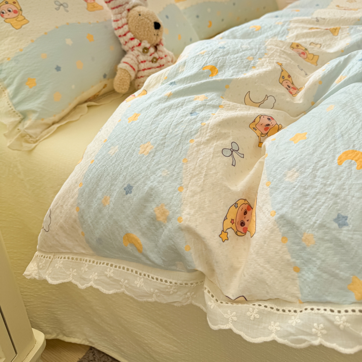 91家纺网 家纺一手货源 找家纺 寻米 2026新款全棉镂空花边云感双层纱四件套 晚安小宝