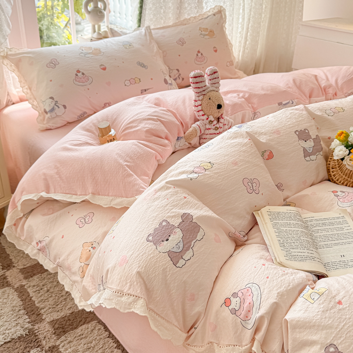 91家纺网 家纺一手货源 找家纺 寻米 2026新款全棉镂空花边云感双层纱四件套 快乐小奶狗