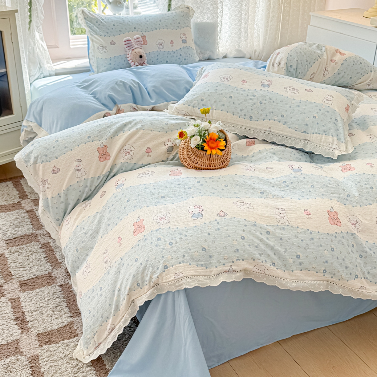 91家纺网 家纺一手货源 找家纺 寻米 2026新款全棉镂空花边云感双层纱四件套 小猫茶话会