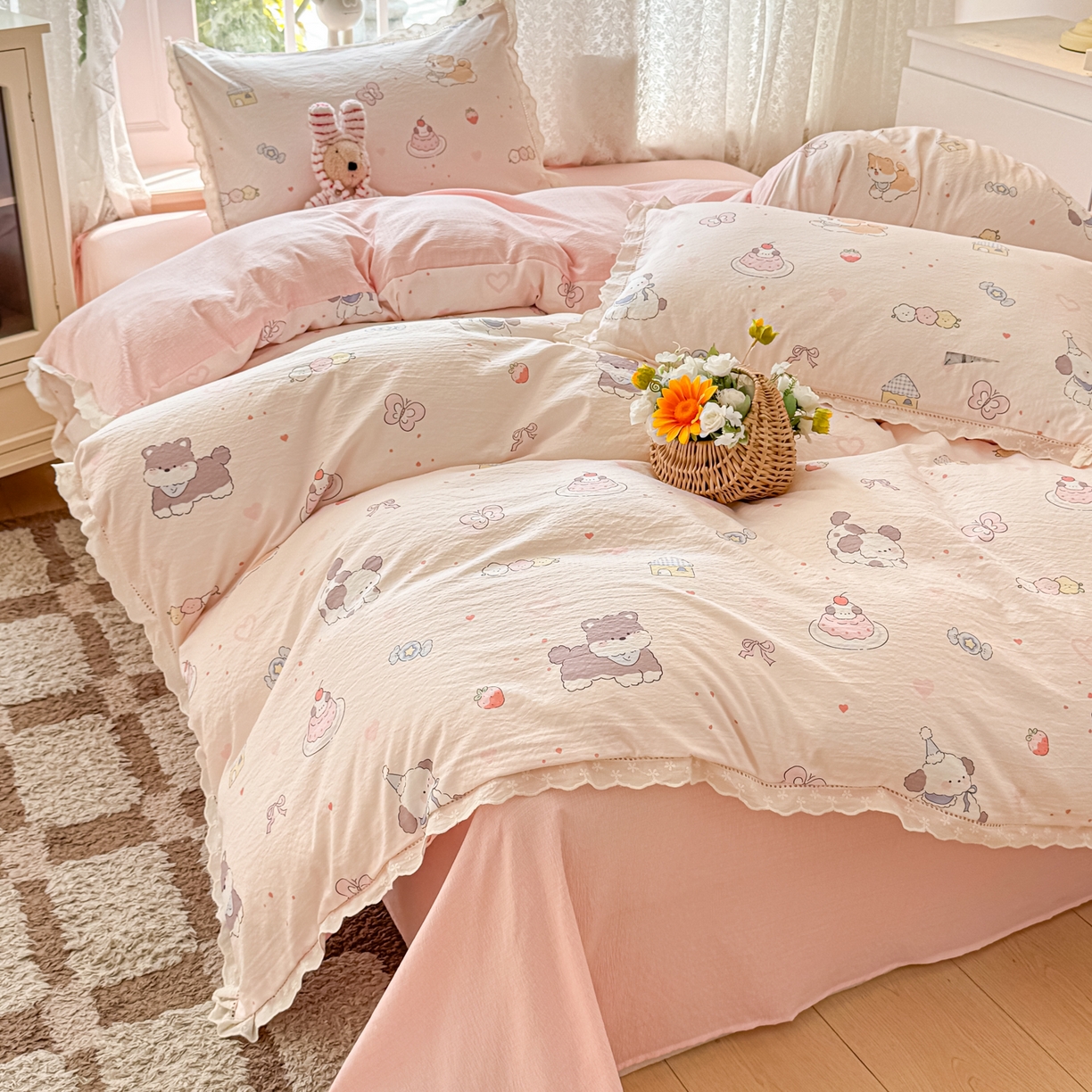 91家纺网 家纺一手货源 找家纺 寻米 2026新款全棉镂空花边云感双层纱四件套 快乐小奶狗