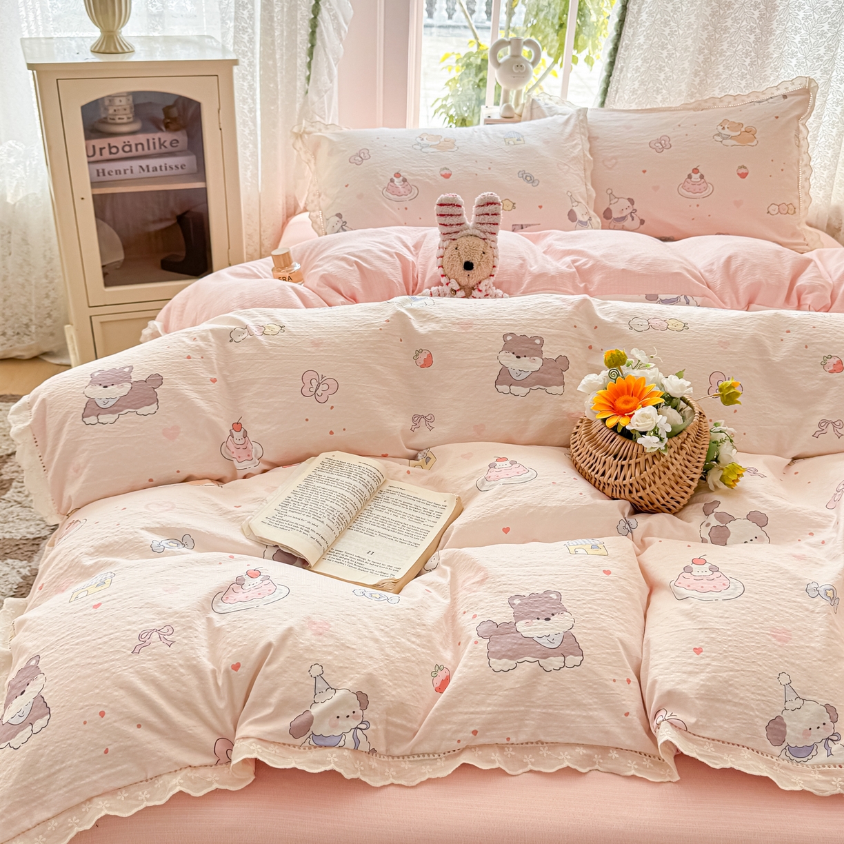 91家纺网 家纺一手货源 找家纺 寻米 2026新款全棉镂空花边云感双层纱四件套 快乐小奶狗