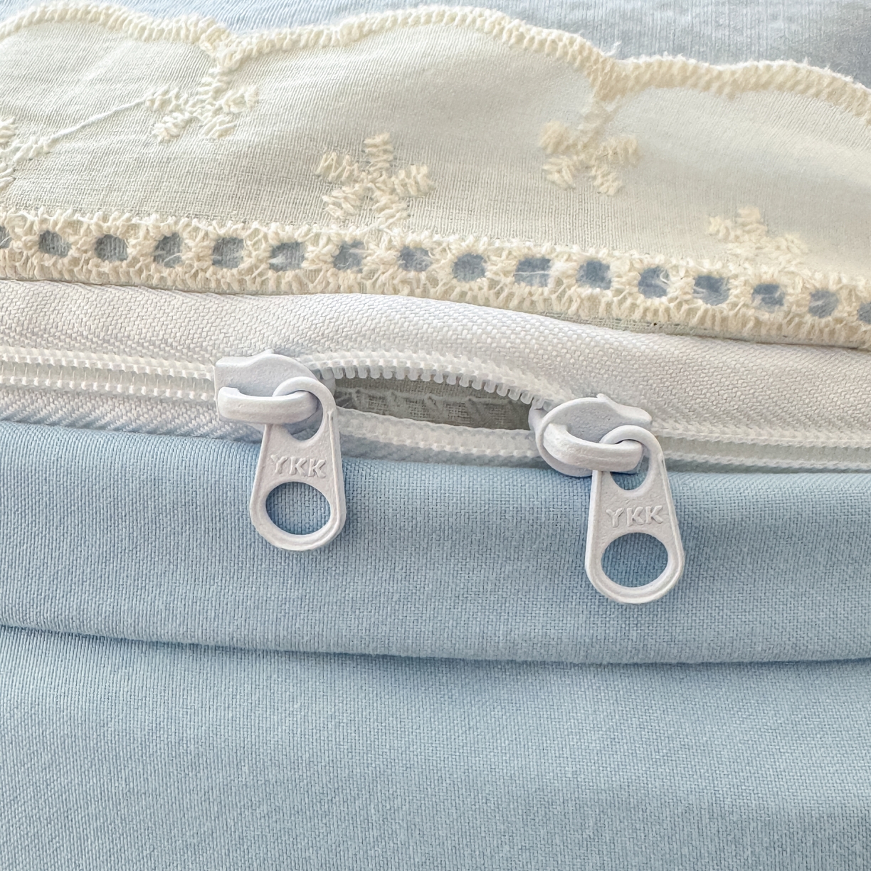 91家纺网 家纺一手货源 找家纺 寻米 2026新款全棉镂空花边云感双层纱四件套 海盐奶糖