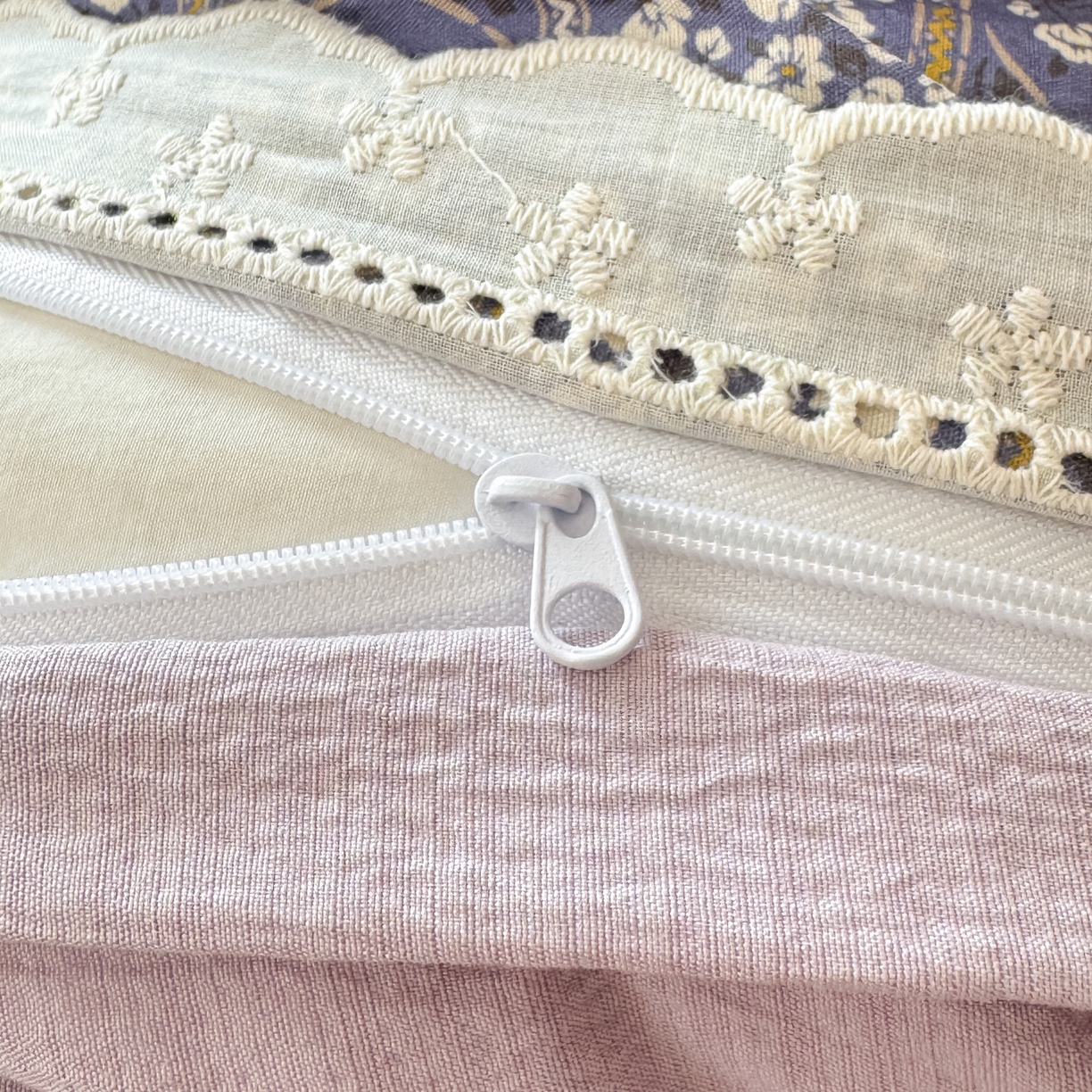 91家纺网 家纺一手货源 找家纺 寻米 2026新款全棉镂空花边云感双层纱四件套 普罗旺斯