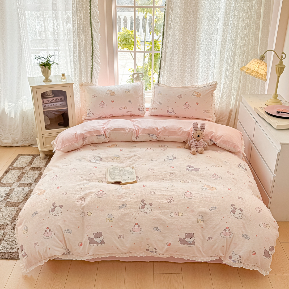 91家纺网 家纺一手货源 找家纺 寻米 2026新款全棉镂空花边云感双层纱四件套 快乐小奶狗