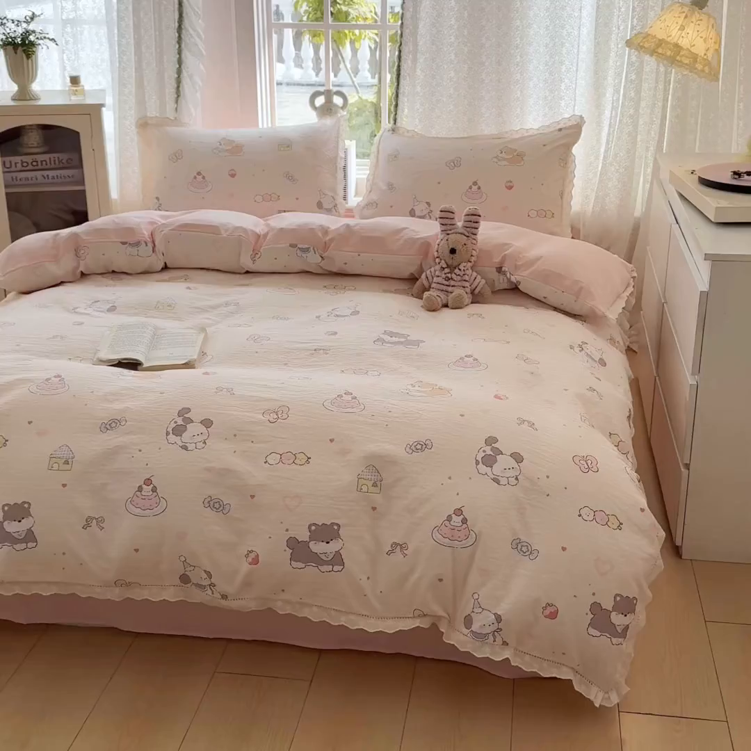 91家纺网 家纺一手货源 找家纺 寻米 2026新款全棉镂空花边云感双层纱四件套 快乐小奶狗