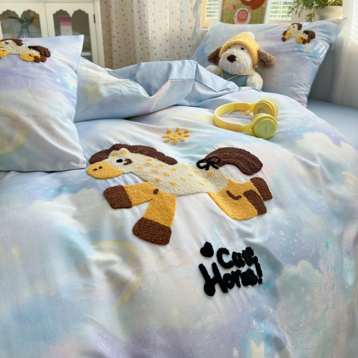 91家纺网 家纺一手货源 找家纺 曼之夏 2026新款50支长绒棉毛巾绣四件套 梦幻飞马