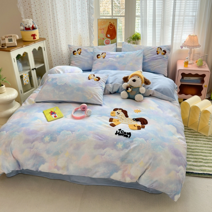 91家纺网 家纺一手货源 找家纺 曼之夏 2026新款50支长绒棉毛巾绣四件套 梦幻飞马