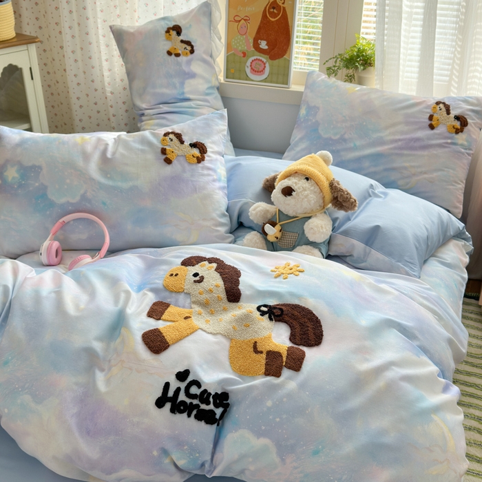 91家纺网 家纺一手货源 找家纺 曼之夏 2026新款50支长绒棉毛巾绣四件套 梦幻飞马