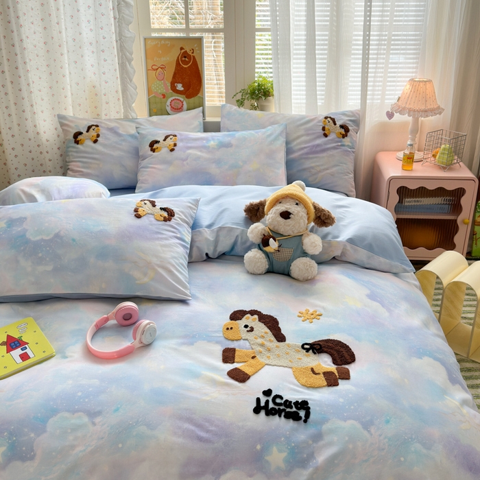 91家纺网 家纺一手货源 找家纺 曼之夏 2026新款50支长绒棉毛巾绣四件套 梦幻飞马