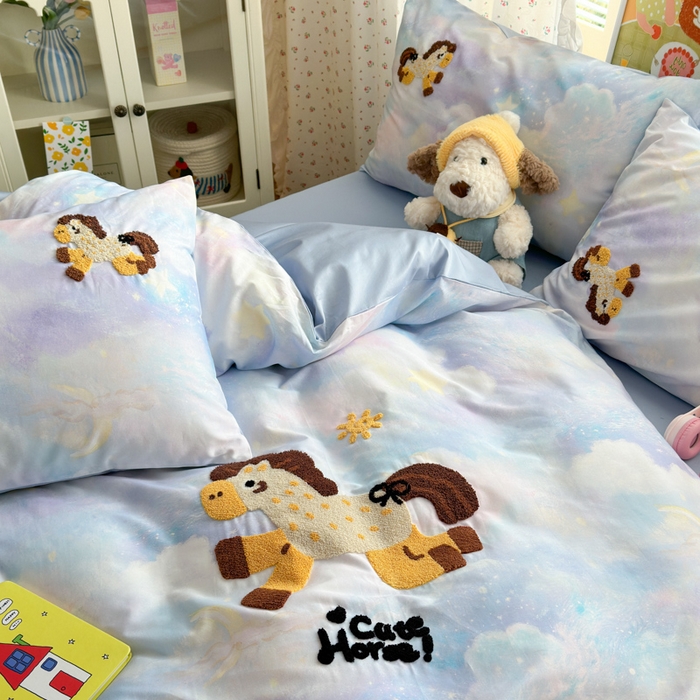 91家纺网 家纺一手货源 找家纺 曼之夏 2026新款50支长绒棉毛巾绣四件套 梦幻飞马