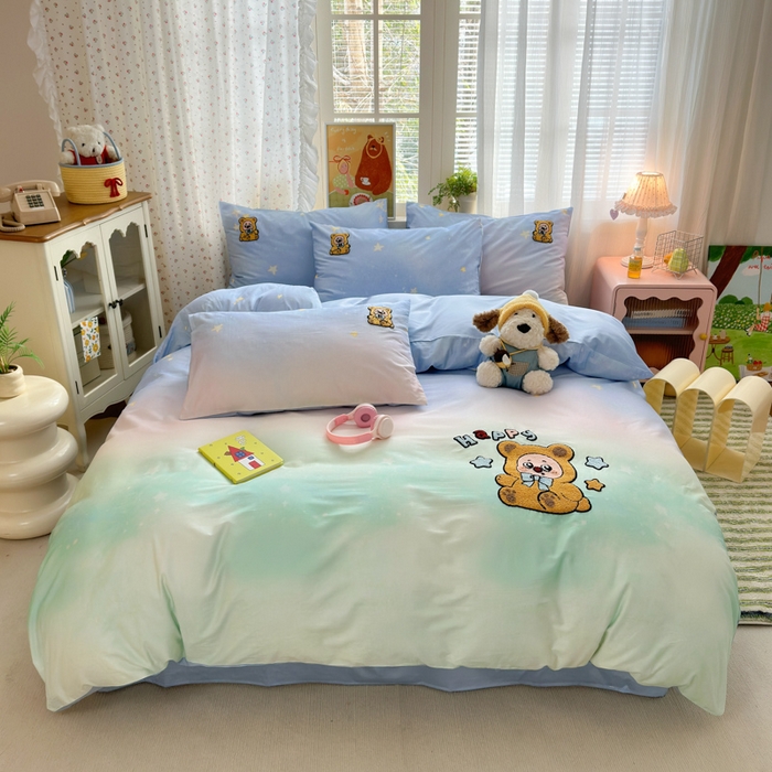 91家纺网 家纺一手货源 找家纺 曼之夏 2026新款50支长绒棉毛巾绣四件套 熊宝星空