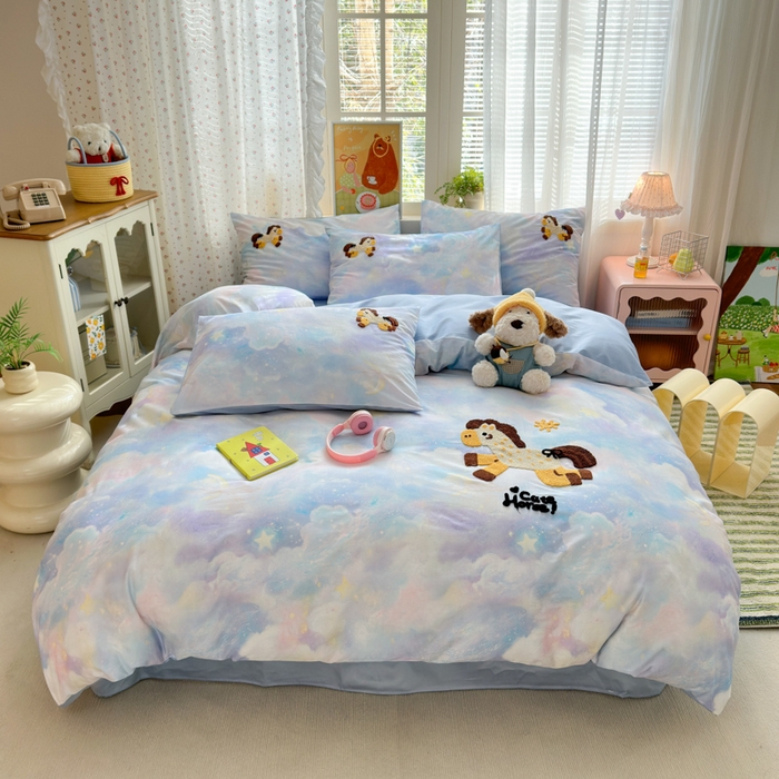 91家纺网 家纺一手货源 找家纺 曼之夏 2026新款50支长绒棉毛巾绣四件套 梦幻飞马