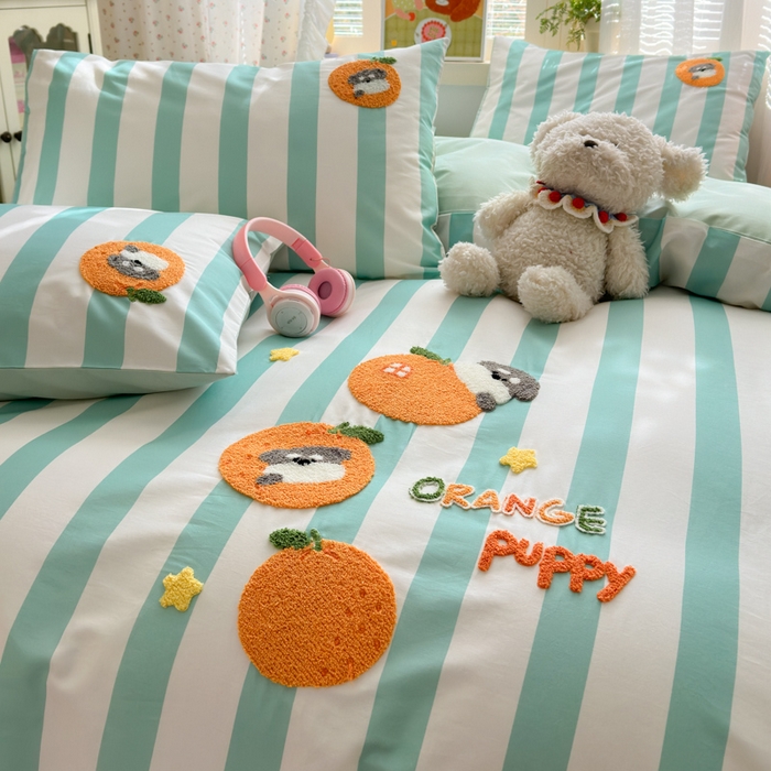 91家纺网 家纺一手货源 找家纺 曼之夏 2026新款50支长绒棉毛巾绣四件套 条纹雪纳瑞