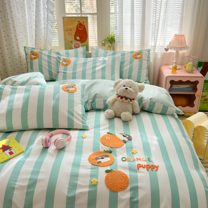 91家纺网 家纺一手货源 找家纺 曼之夏 2026新款50支长绒棉毛巾绣四件套 条纹雪纳瑞