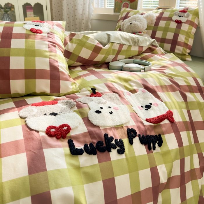 91家纺网 家纺一手货源 找家纺 曼之夏 2026新款50支长绒棉毛巾绣四件套 幸运小狗