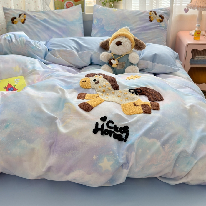 91家纺网 家纺一手货源 找家纺 曼之夏 2026新款50支长绒棉毛巾绣四件套 梦幻飞马