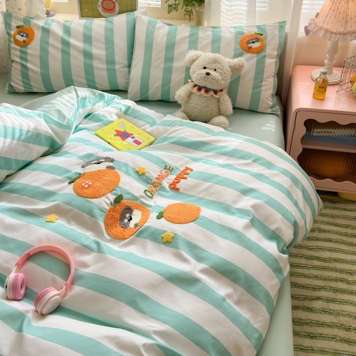 91家纺网 家纺一手货源 找家纺 曼之夏 2026新款50支长绒棉毛巾绣四件套 条纹雪纳瑞