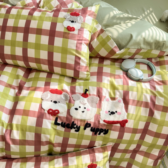 91家纺网 家纺一手货源 找家纺 曼之夏 2026新款50支长绒棉毛巾绣四件套 幸运小狗