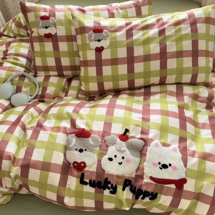 91家纺网 家纺一手货源 找家纺 曼之夏 2026新款50支长绒棉毛巾绣四件套 幸运小狗