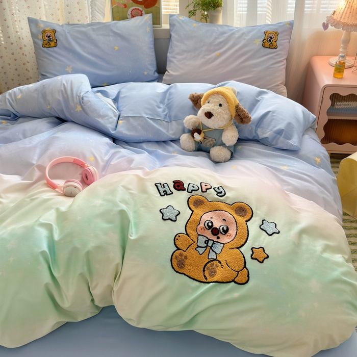 91家纺网 家纺一手货源 找家纺 曼之夏 2026新款50支长绒棉毛巾绣四件套 熊宝星空