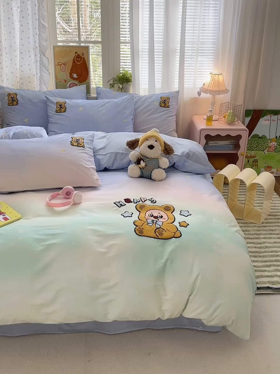 91家纺网 家纺一手货源 找家纺 曼之夏 2026新款50支长绒棉毛巾绣四件套 熊宝星空