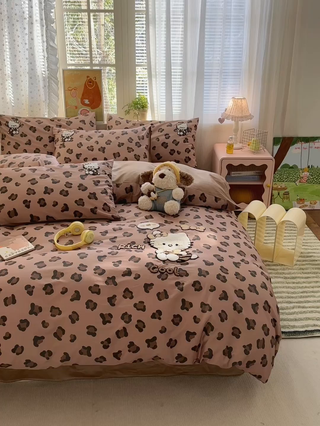 91家纺网 家纺一手货源 找家纺 曼之夏 2026新款50支长绒棉毛巾绣四件套 豹纹猫咪