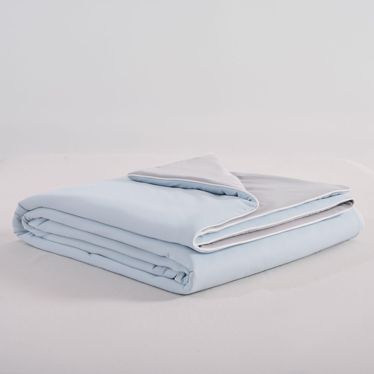 91家纺网 家纺一手货源 找家纺 漫仙阁家纺 2026年新款纯色凉感丝夏被空调被学生宿舍夏被夏凉被 绅士灰+天空蓝
