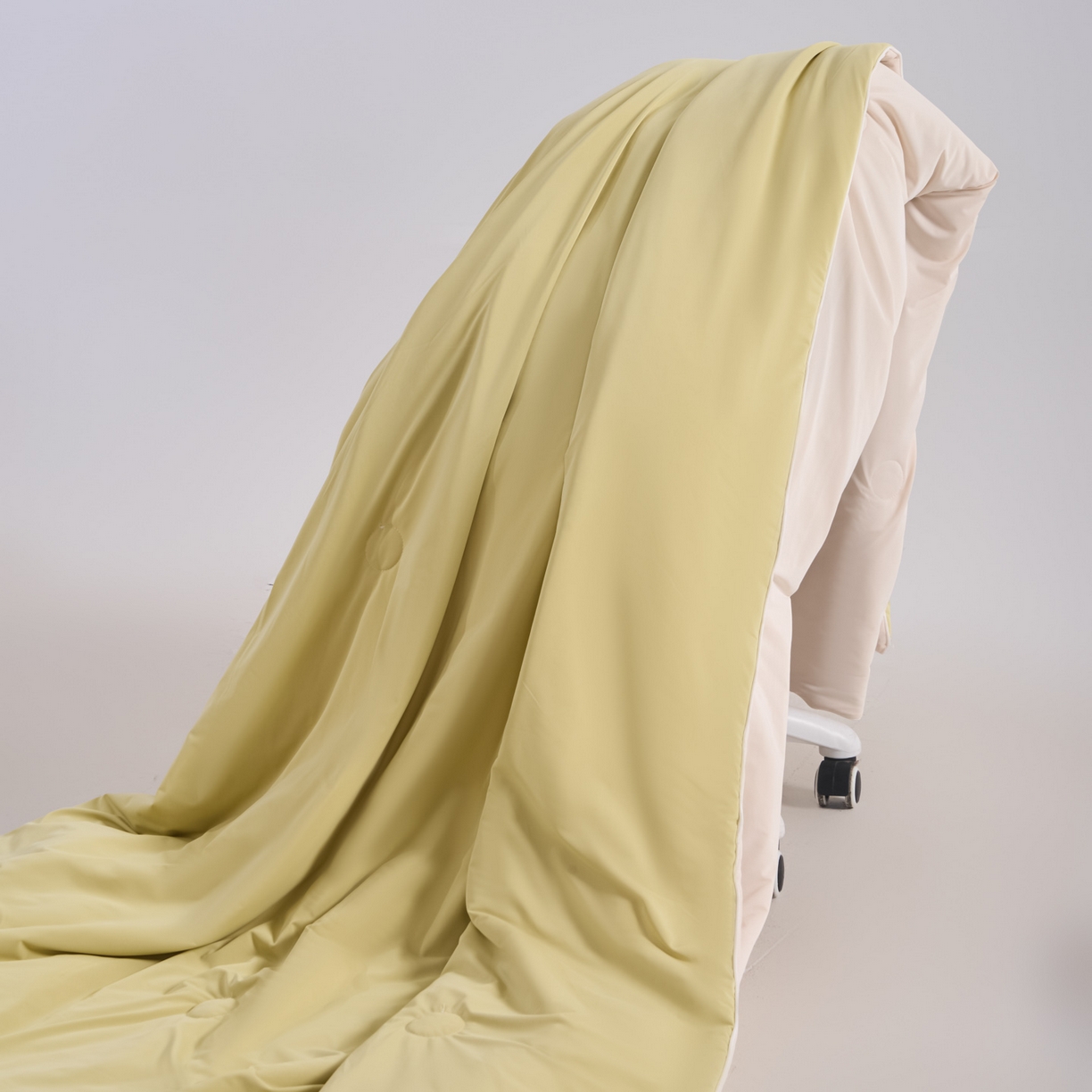 91家纺网 家纺一手货源 找家纺 漫仙阁家纺 2026年新款纯色凉感丝夏被空调被学生宿舍夏被夏凉被 奶油白+芝士黄