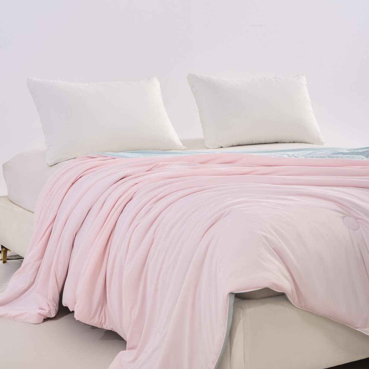 91家纺网 家纺一手货源 找家纺 漫仙阁家纺 2026年新款纯色凉感丝夏被空调被学生宿舍夏被夏凉被 天空蓝+樱花粉